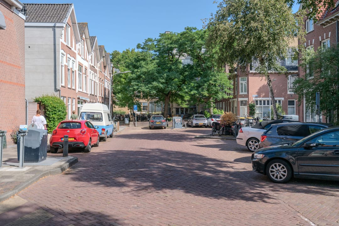 Photo 52 of Voorhelmstraat 43-A