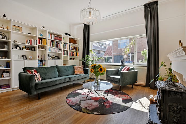 Appartement te koop: van Naeltwijckstraat 235, Voorburg