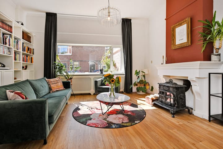 Appartement te koop: van Naeltwijckstraat 235, Voorburg