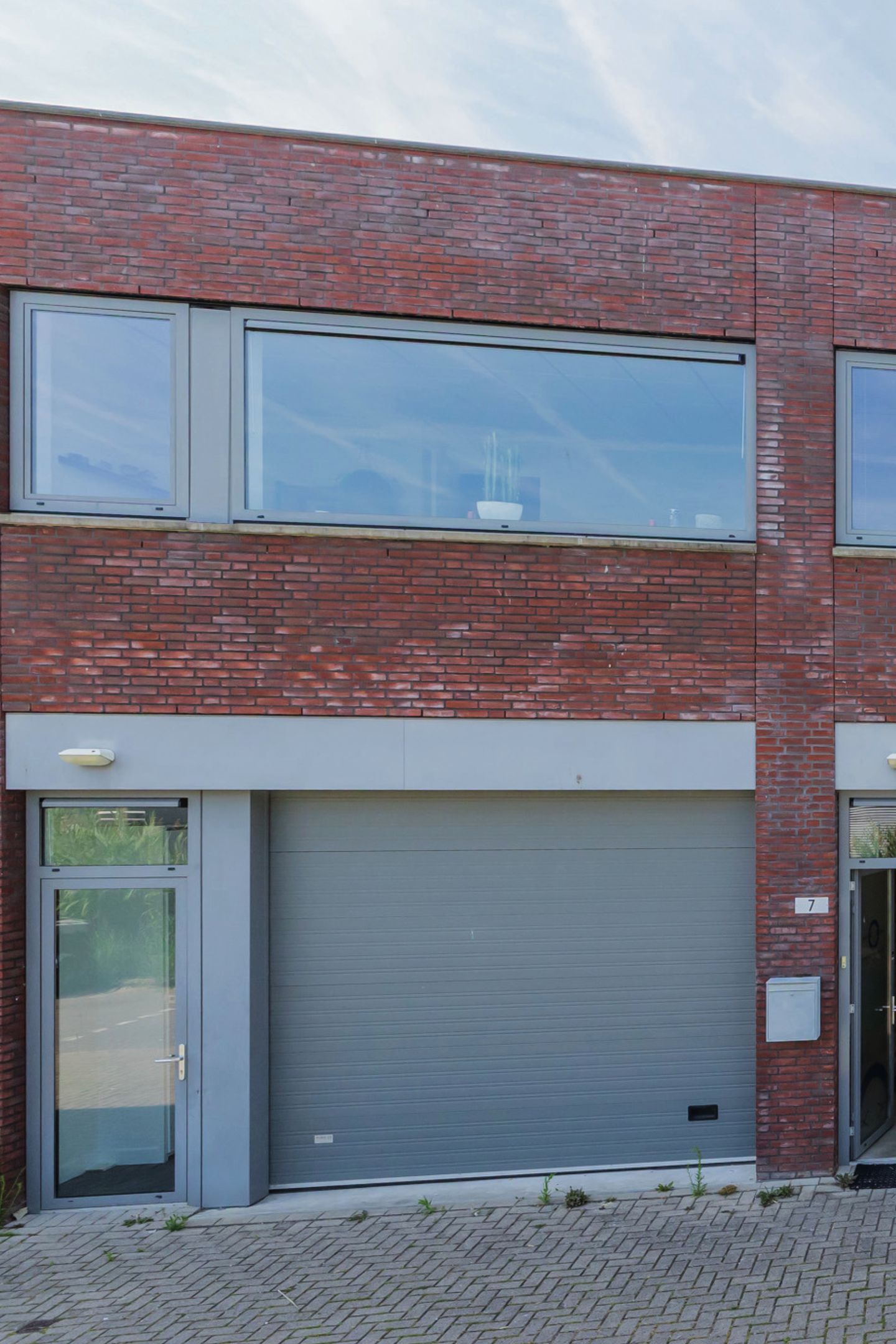 View photo 1 of Vezelbaan 5