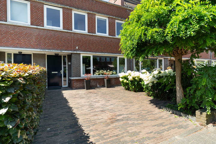 Tussenwoning te koop: Moermondstraat 11, 'S-Gravenhage