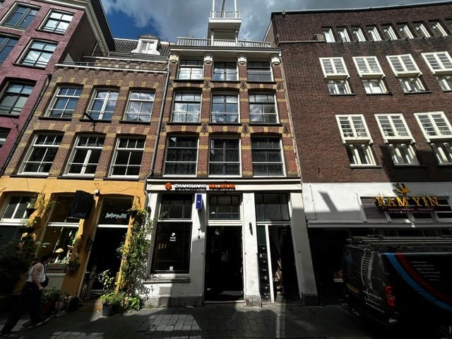 Bekijk foto 2 van Warmoesstraat 10-H