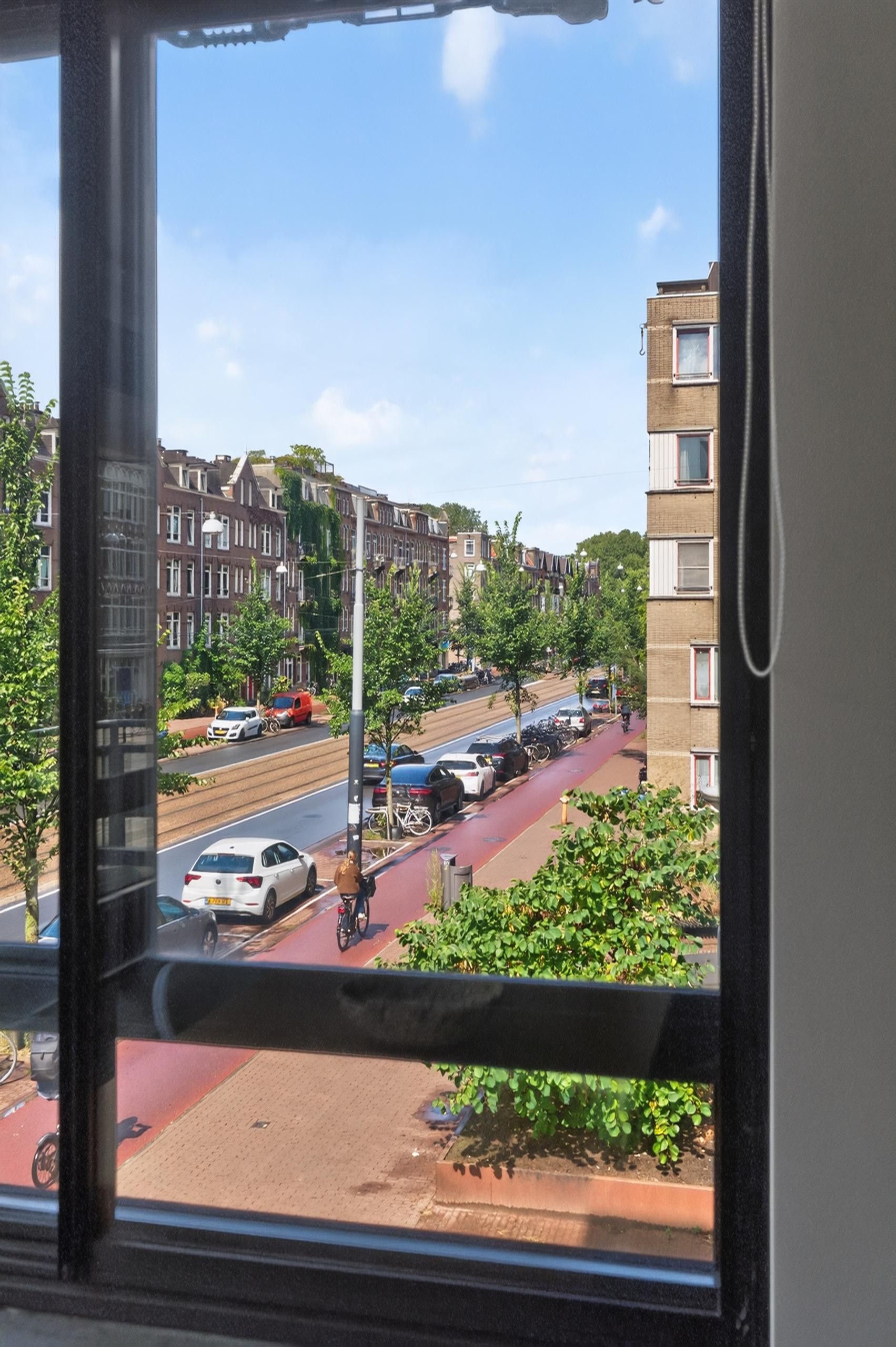 Photo 21 of Frederik Hendrikstraat 49-D
