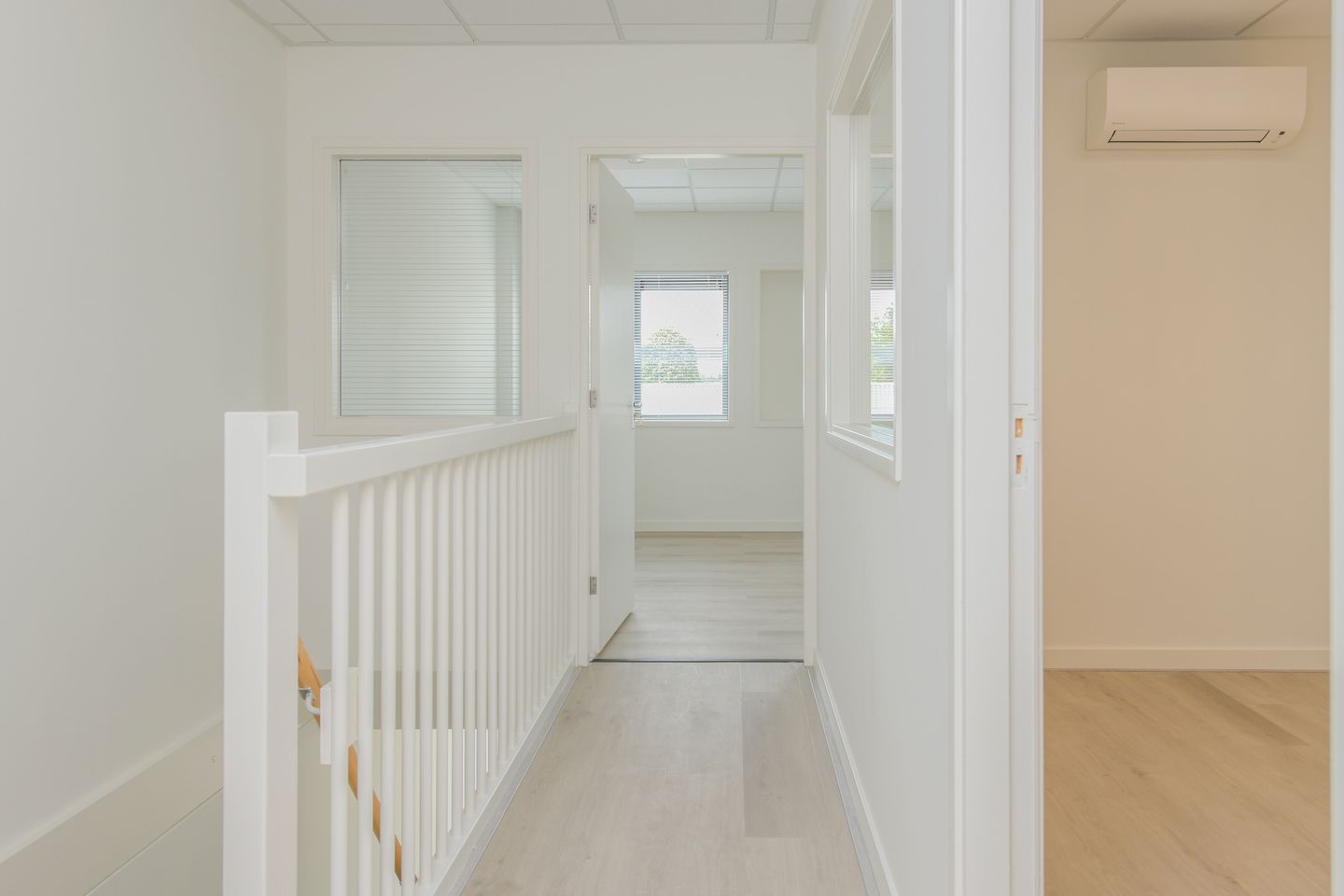 Bekijk foto 4 van Laanstraat 82-04