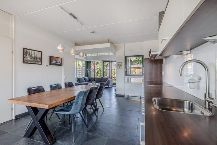 Tussenwoning te koop: Zuidewijn 39, Lelystad