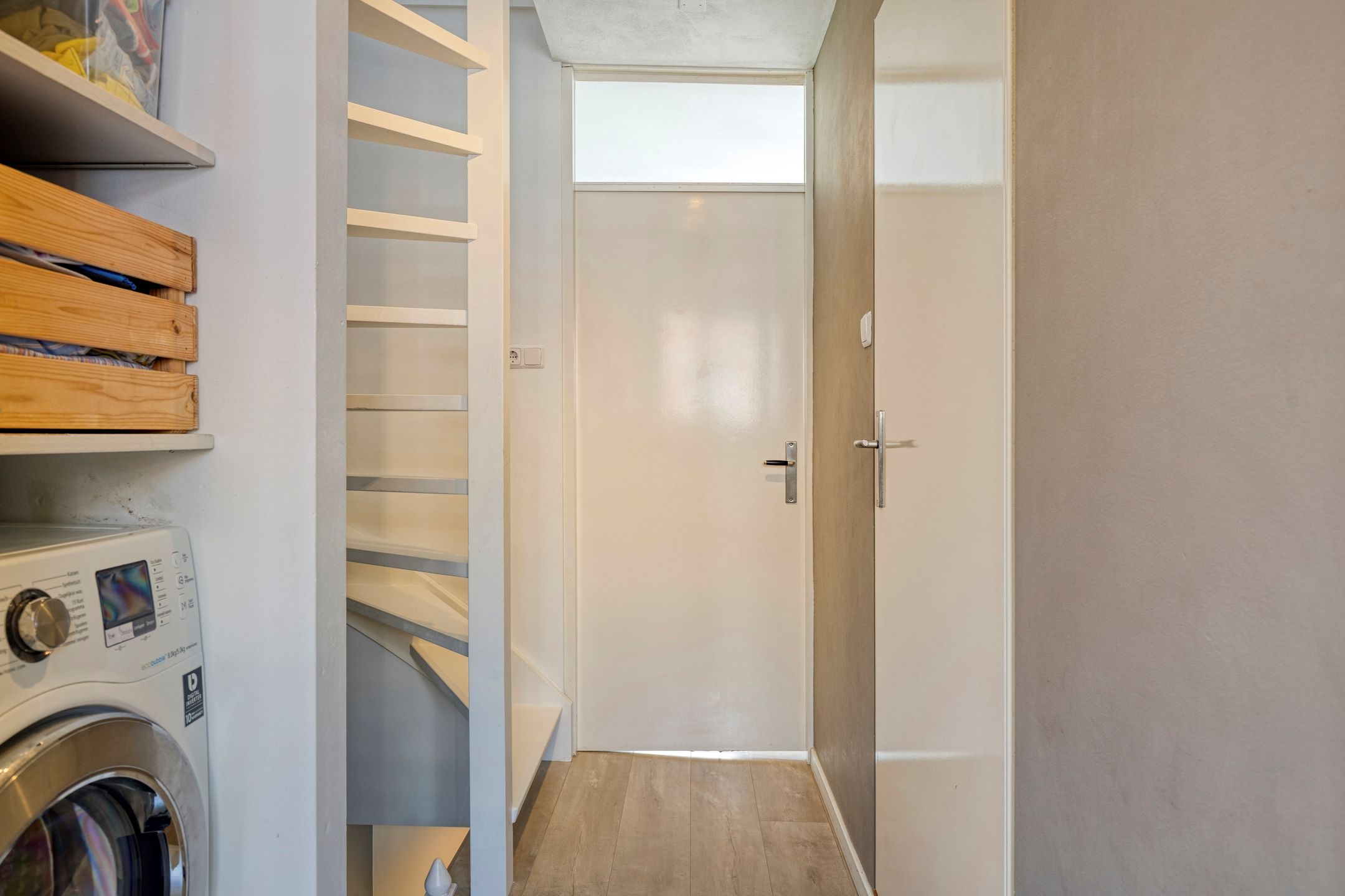 Photo 12 of Poelgeeststraat 17