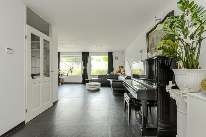 Tussenwoning te koop: Overkroetenlaan 26, Breda