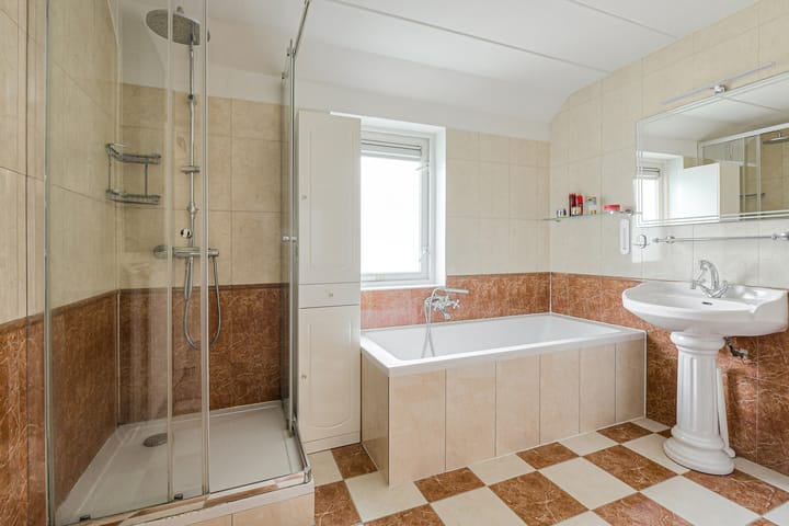 Tussenwoning te koop: Overkroetenlaan 26, Breda