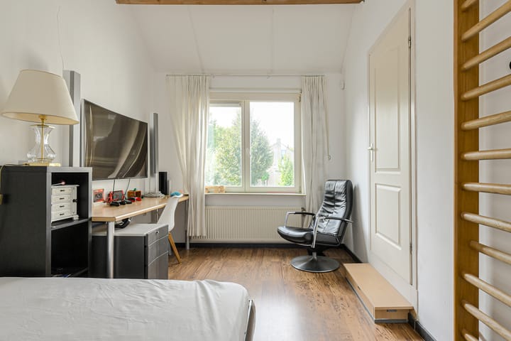 Tussenwoning te koop: Overkroetenlaan 26, Breda