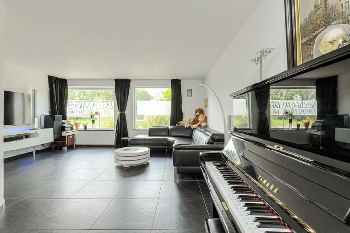 Tussenwoning te koop: Overkroetenlaan 26, Breda