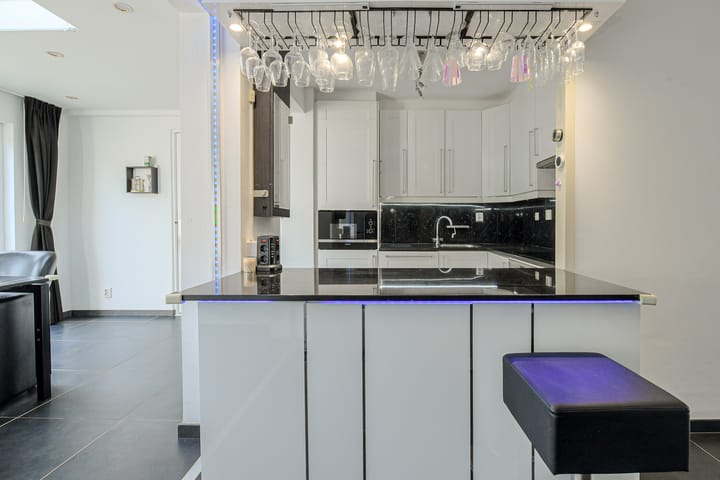 Tussenwoning te koop: Overkroetenlaan 26, Breda