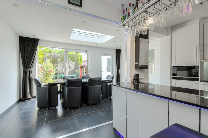 Tussenwoning te koop: Overkroetenlaan 26, Breda