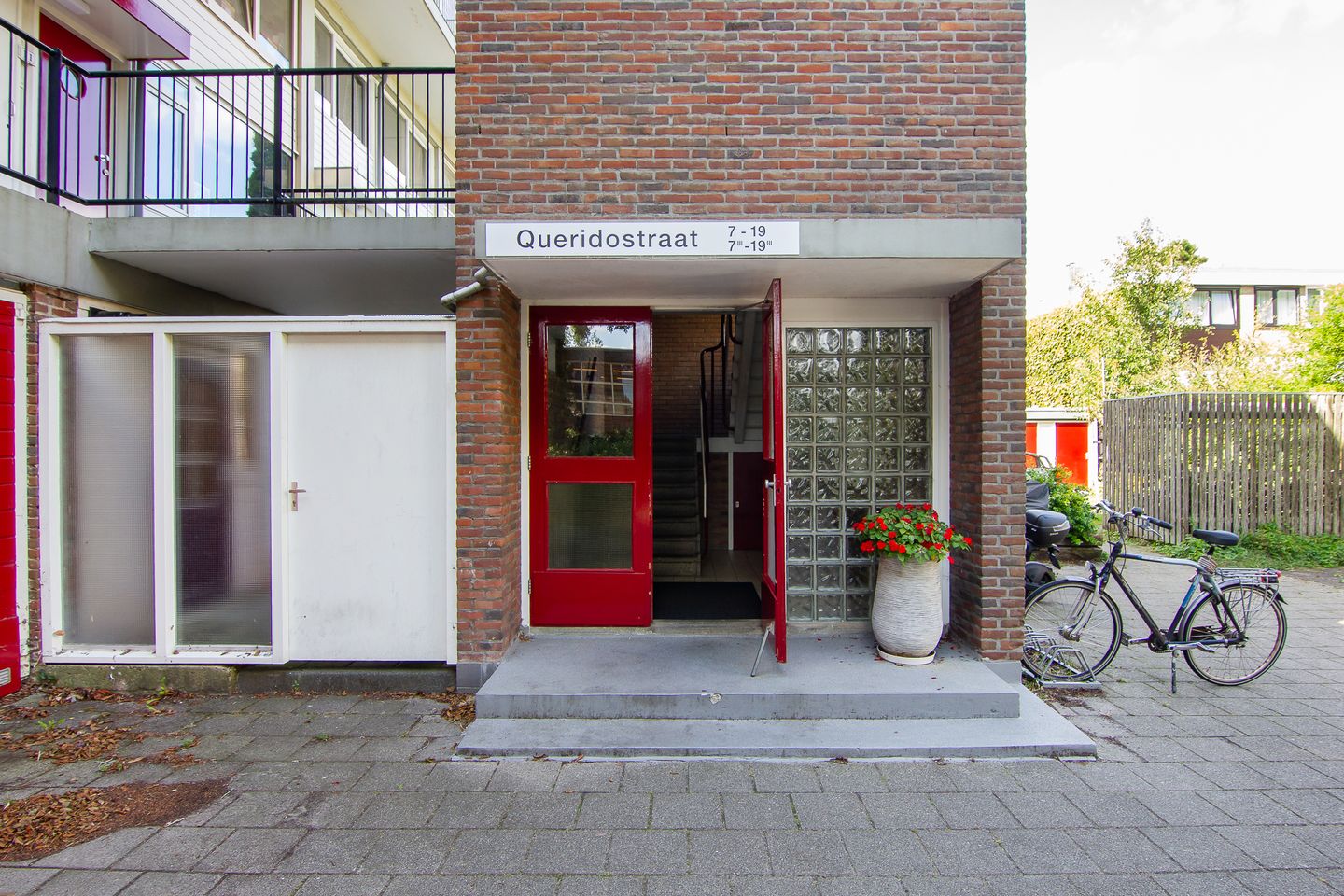 Photo 5 of Queridostraat 17-III