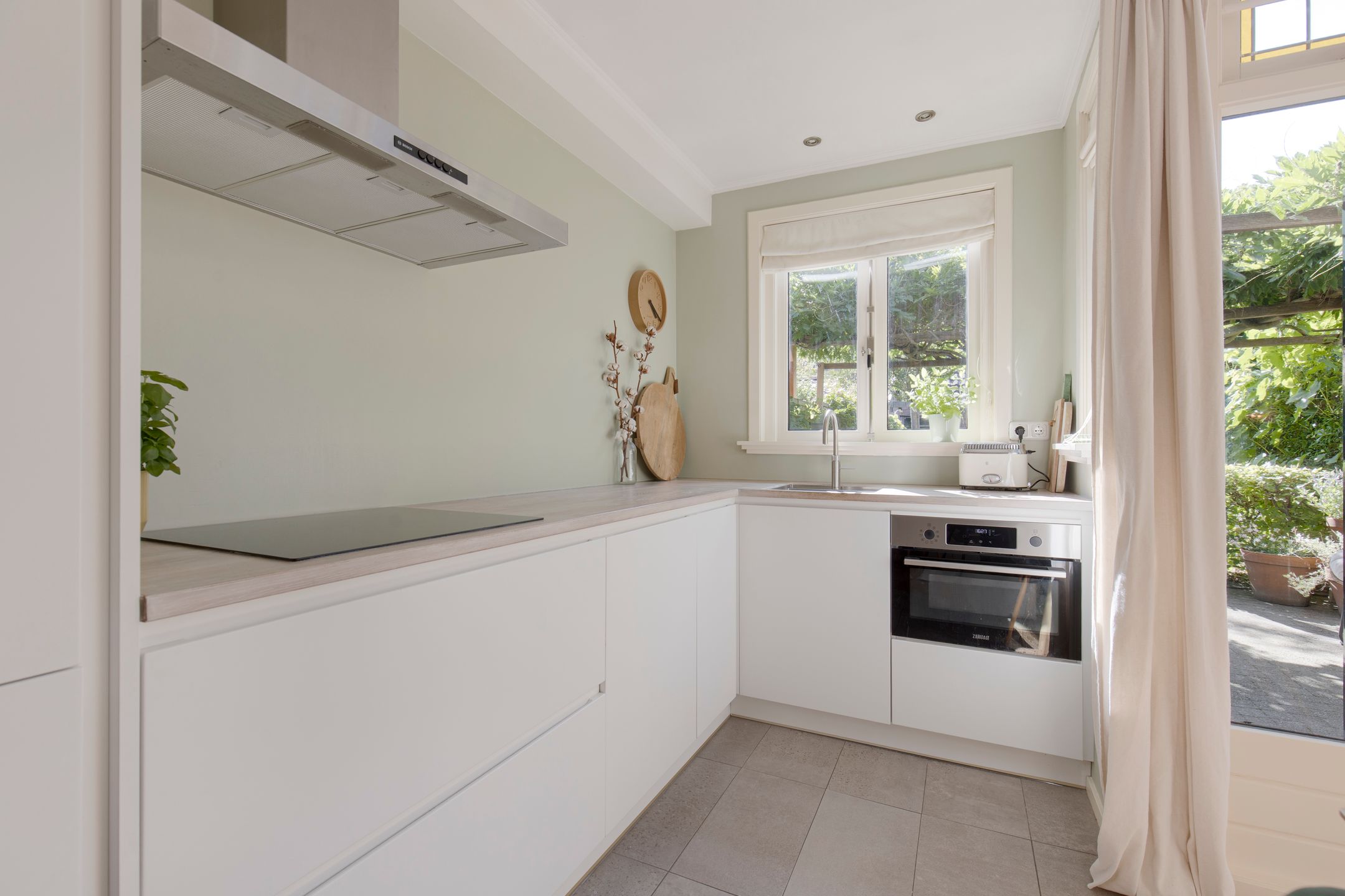 Photo 12 of Coornhertstraat 10