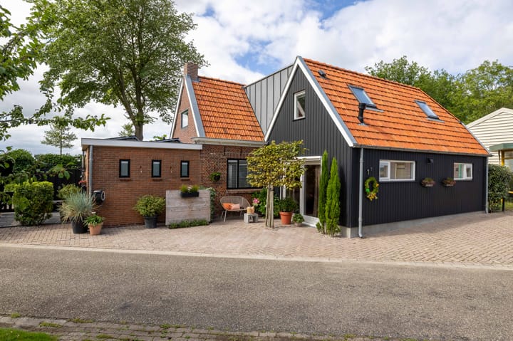 Vrijstaande woning te koop: Koopmanswei 1, Brantgum