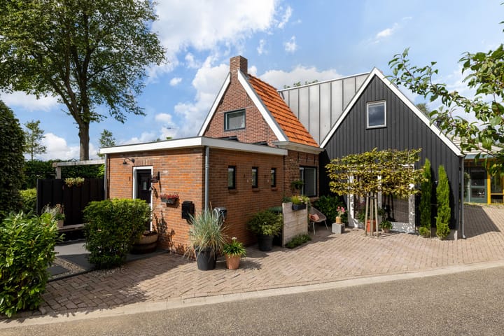 Vrijstaande woning te koop: Koopmanswei 1, Brantgum