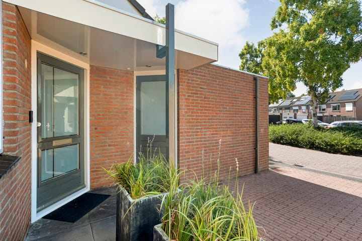 Tussenwoning te koop: Ekster 46, Raalte