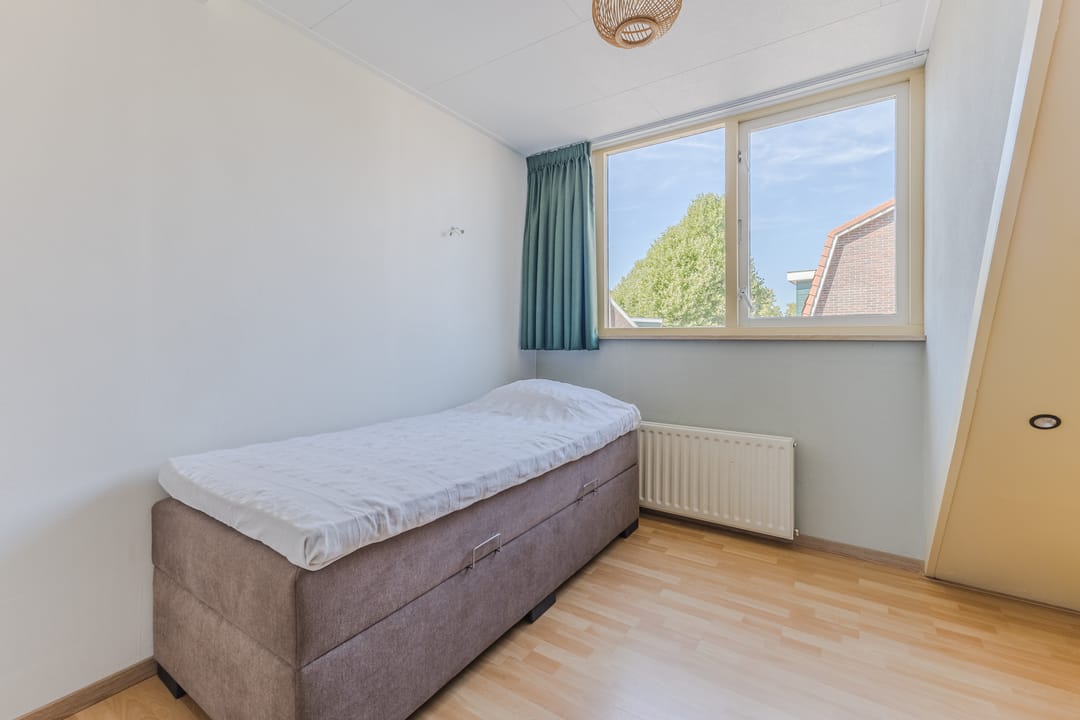Photo 22 of Onegastraat 39