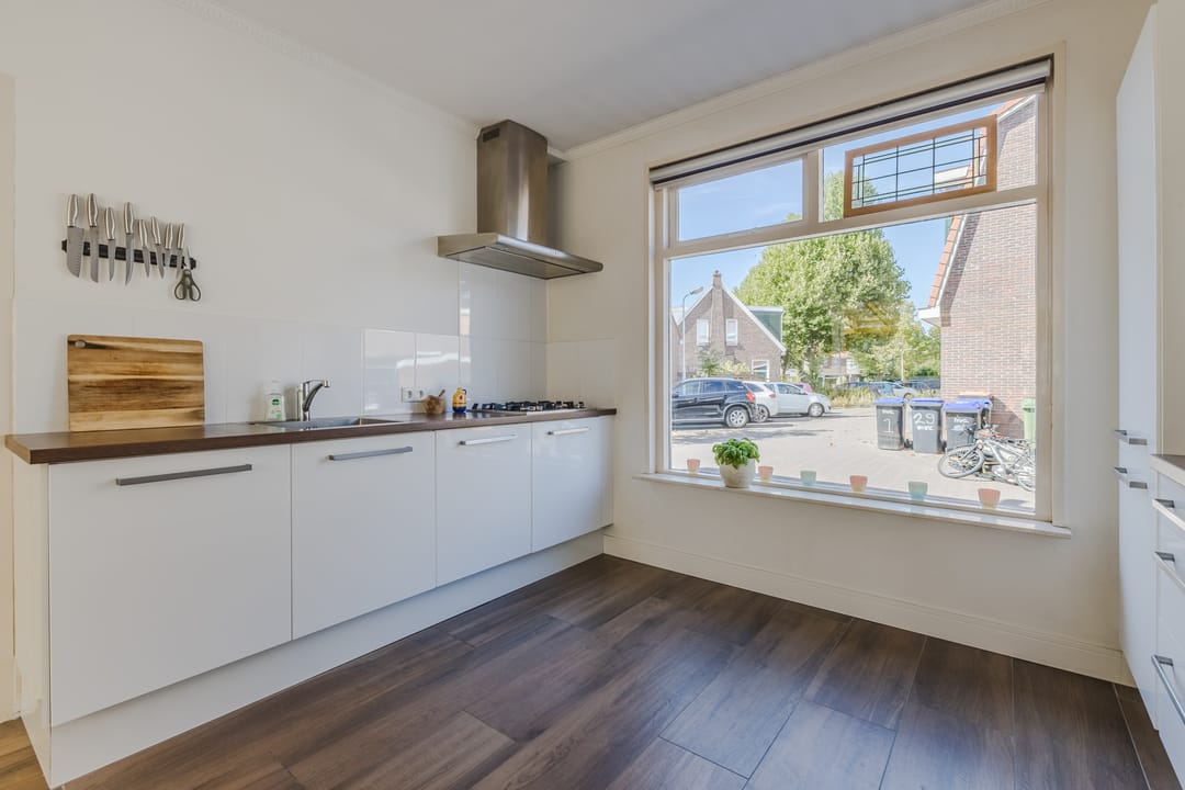 Photo 8 of Onegastraat 39
