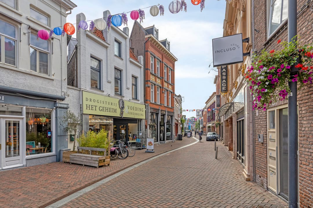 Photo 37 of Damstraat 64-C