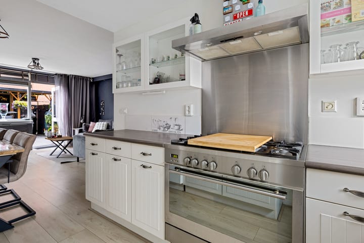 Tussenwoning te koop: Van Oosterwijk Bruynstraat 1L, 'S-Gravenhage