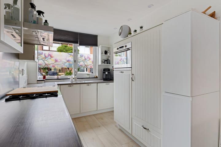 Tussenwoning te koop: Van Oosterwijk Bruynstraat 1L, 'S-Gravenhage