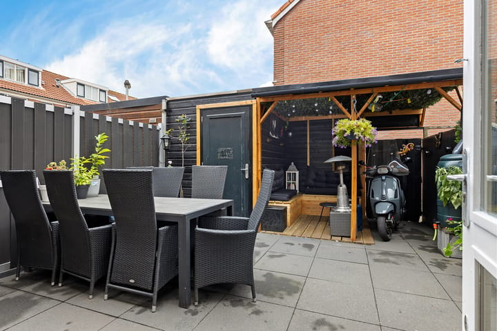 Tussenwoning te koop: Van Oosterwijk Bruynstraat 1L, 'S-Gravenhage