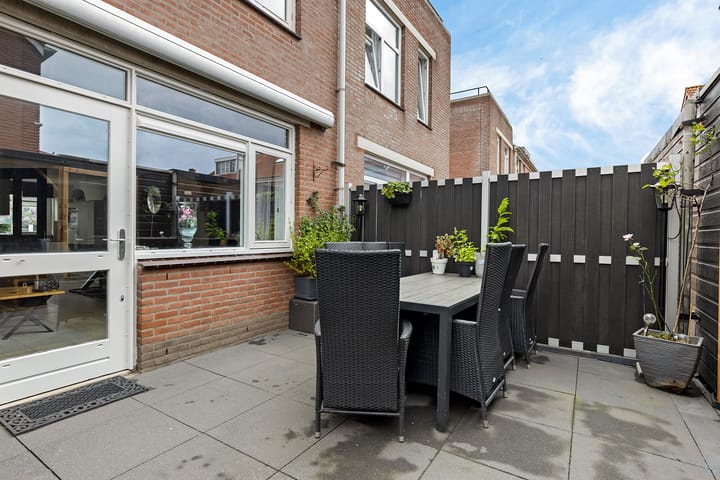 Tussenwoning te koop: Van Oosterwijk Bruynstraat 1L, 'S-Gravenhage