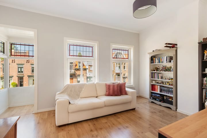 Tussenwoning te koop: Haagweg 237, Breda