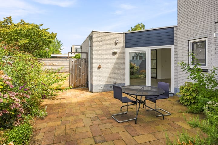 Tussenwoning te koop: Kamelenhof 3, Almere