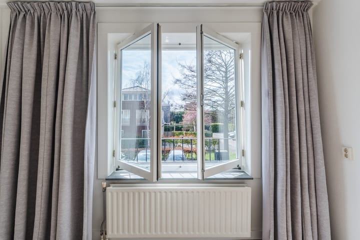 Tussenwoning te koop: Burgemeester Kootlaan 155, Uithoorn