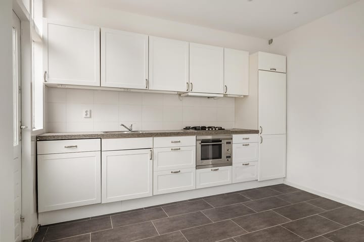 Tussenwoning te koop: Aalststraat 46, Breda