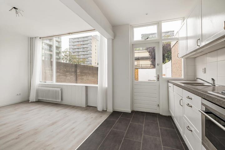 Tussenwoning te koop: Aalststraat 46, Breda