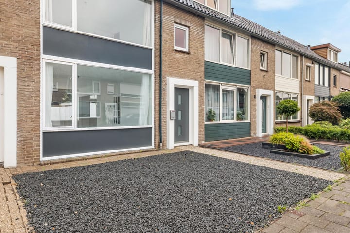 Tussenwoning te koop: Aalststraat 46, Breda