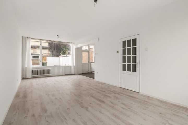 Tussenwoning te koop: Aalststraat 46, Breda