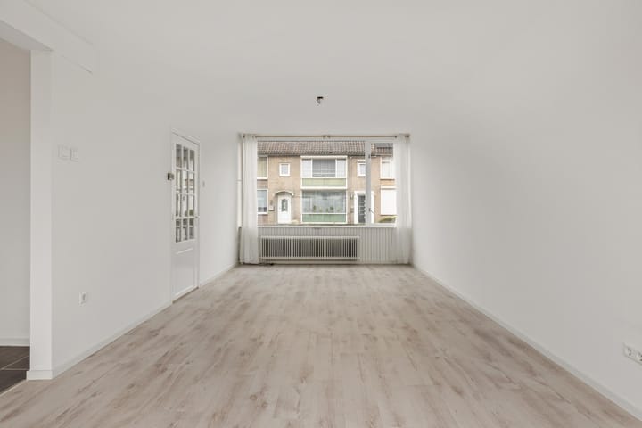 Tussenwoning te koop: Aalststraat 46, Breda