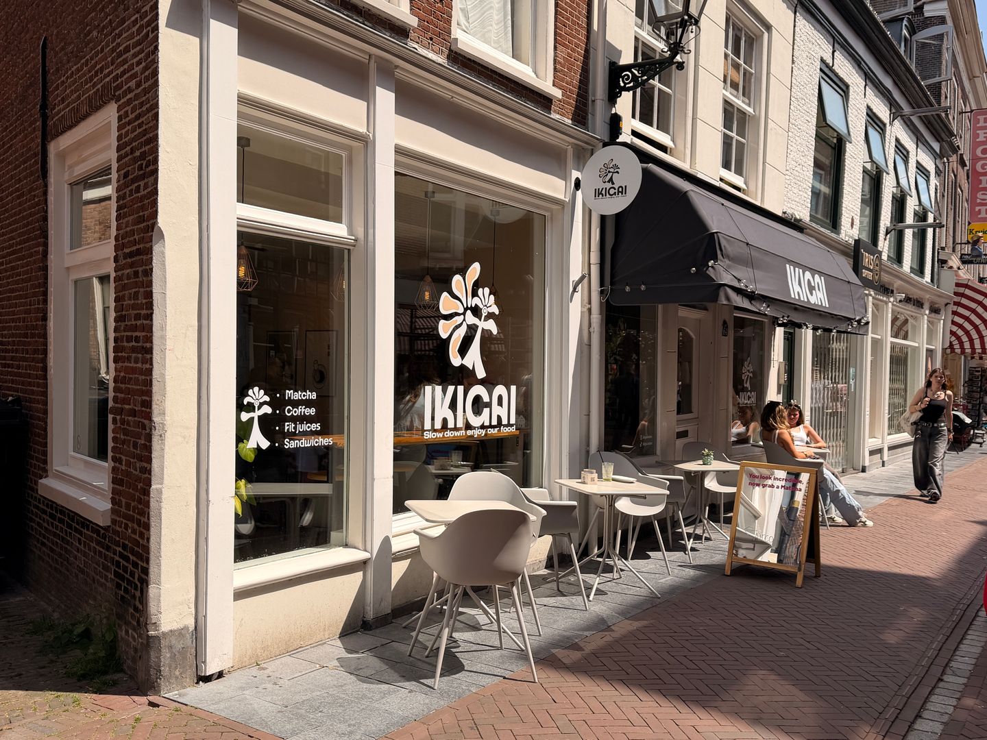 View photo 2 of Haarlemmerstraat 64