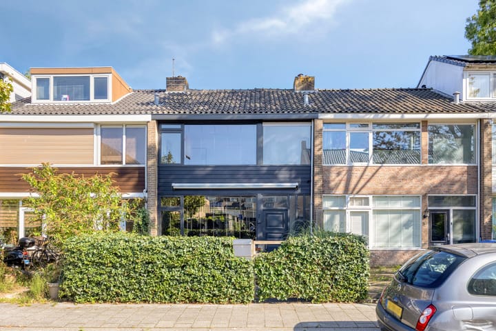 Photo 2 of Du Perronstraat 7