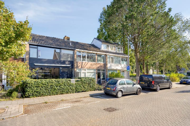 Du Perronstraat 7