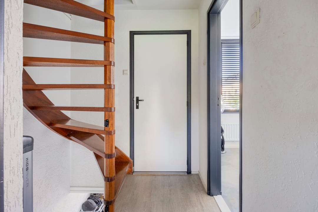 Photo 11 of Du Perronstraat 7