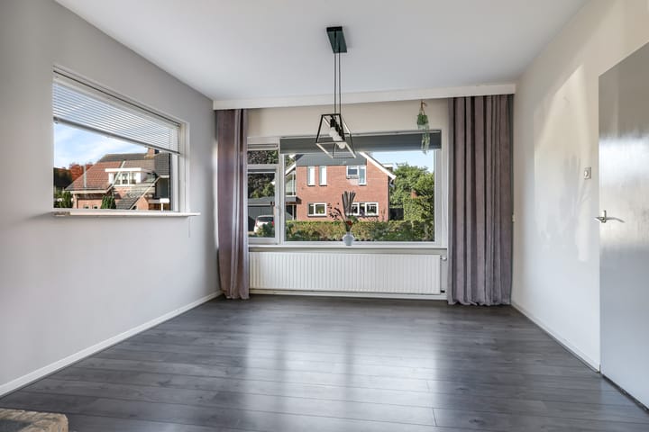 Twee-onder-één-kap te koop: Bernadottestraat 3, Zetten