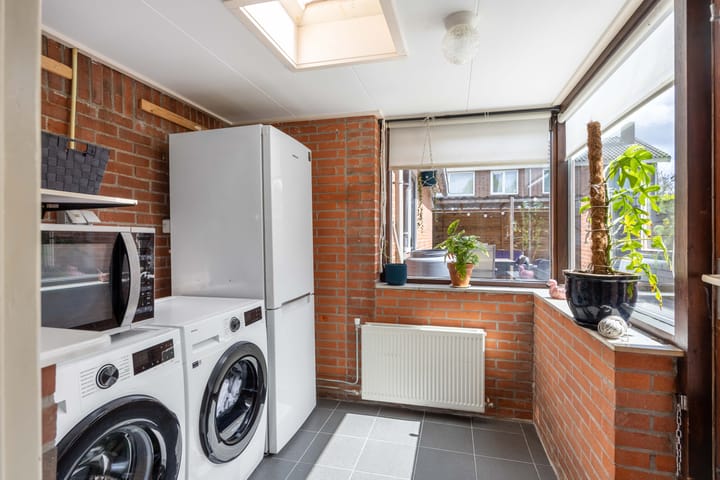 Tussenwoning te koop: Professor van Swindenstraat 14, Franeker