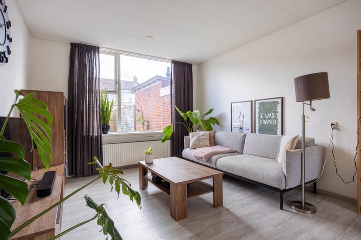 Tussenwoning te koop: Professor van Swindenstraat 14, Franeker