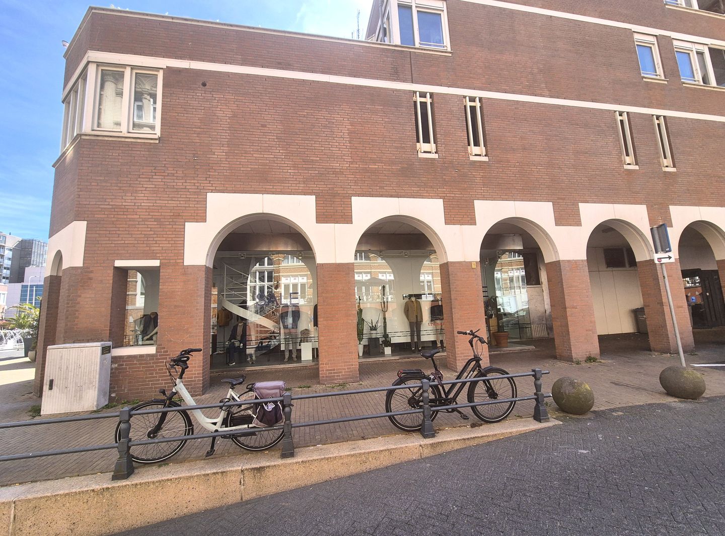 Bekijk foto 5 van Gevers Deynootplein 131