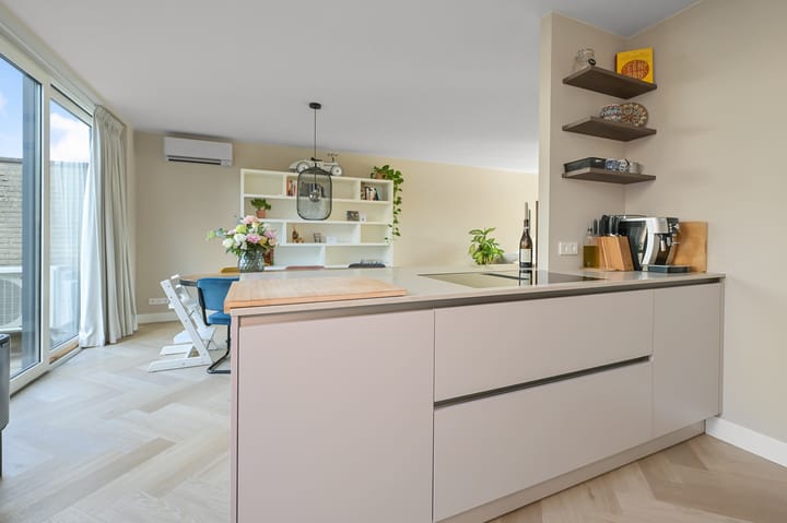 Tussenwoning te koop: Weegbreestraat 60, Alphen Aan Den Rijn
