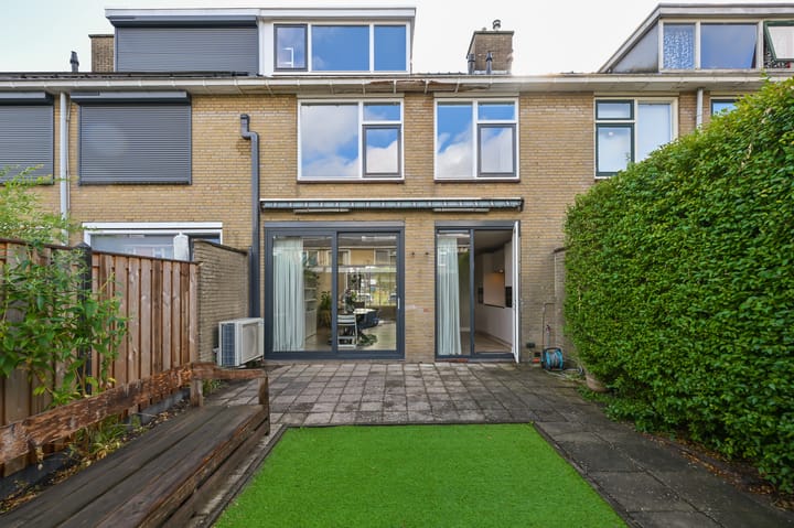 Tussenwoning te koop: Weegbreestraat 60, Alphen Aan Den Rijn