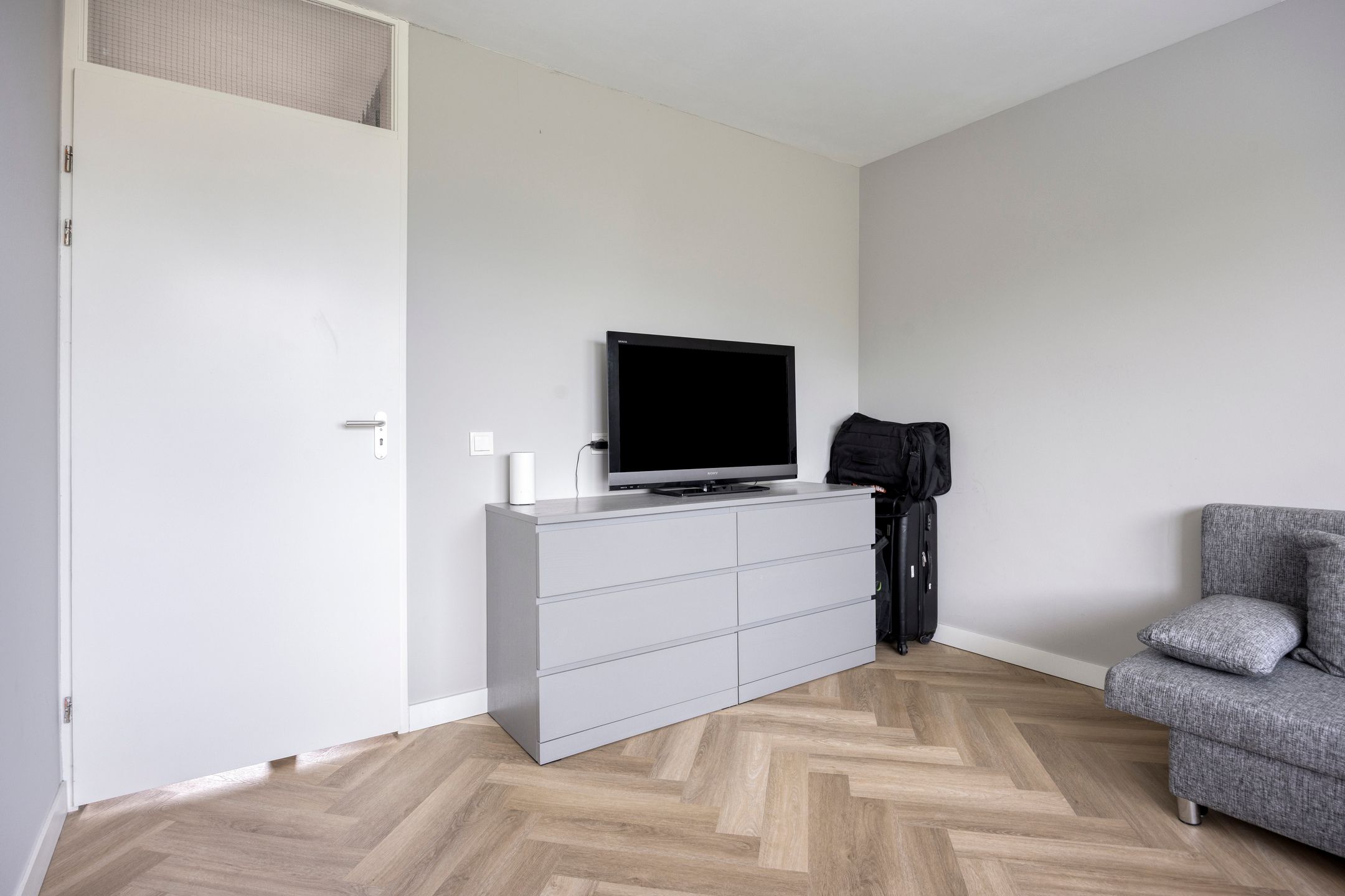 Photo 33 of Mahoniehout 8