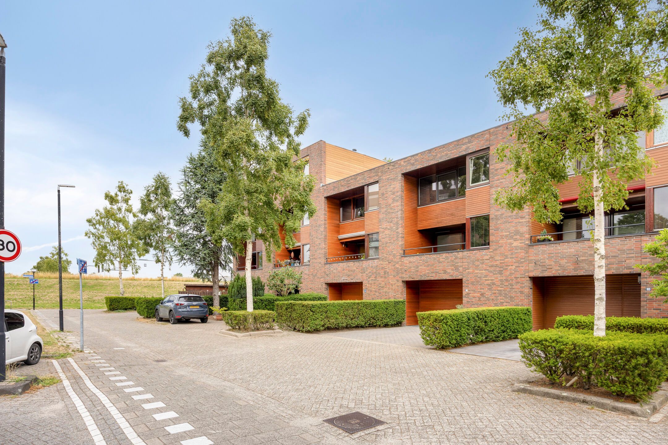 Photo 6 of Mahoniehout 8