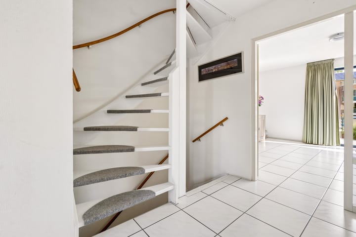 Tussenwoning te koop: Hazenakker 16, Houten