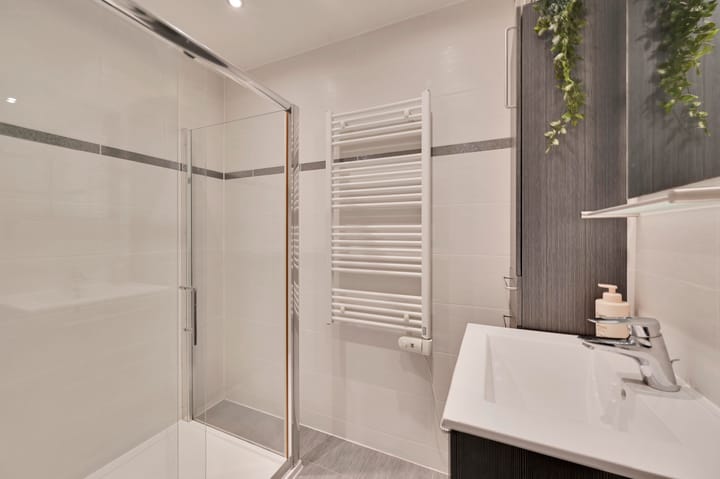 Appartement te koop: van Leeuwenstraat 110, Voorburg